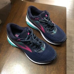 Women’s Brooks Ghost 10 Navy Teal size 6.5